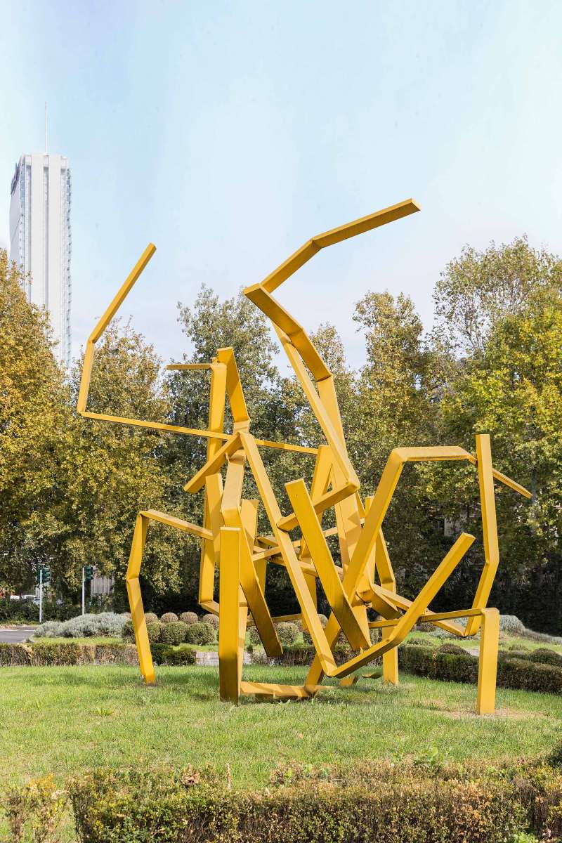 Gianfranco Pardi, Danza, 2006, public installation in Piazza Amendola, Milan